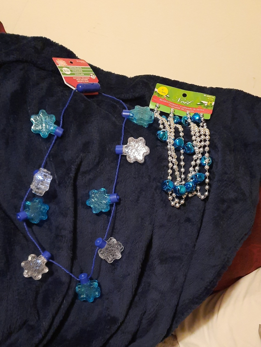 6foot Blue & Silver Holiday Beaded Garland & LED Blue Clear 3D ❄️ Necklace Set